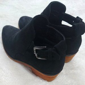 Super Cute Faux Suede Ankle boots, Size 6.5